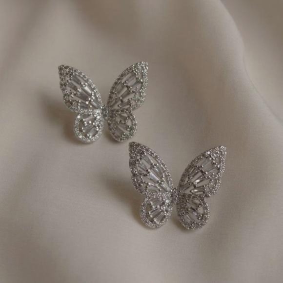 NEW Silver Shiny Butterfly Stud Earrings, beautiful Earrings, cute Earrings - Picture 2 of 5